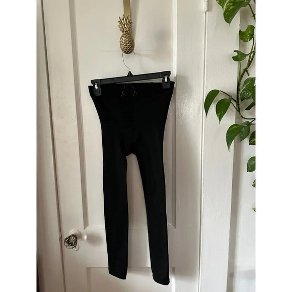 Women’s size Medium black leggings - Picture 1 of 7